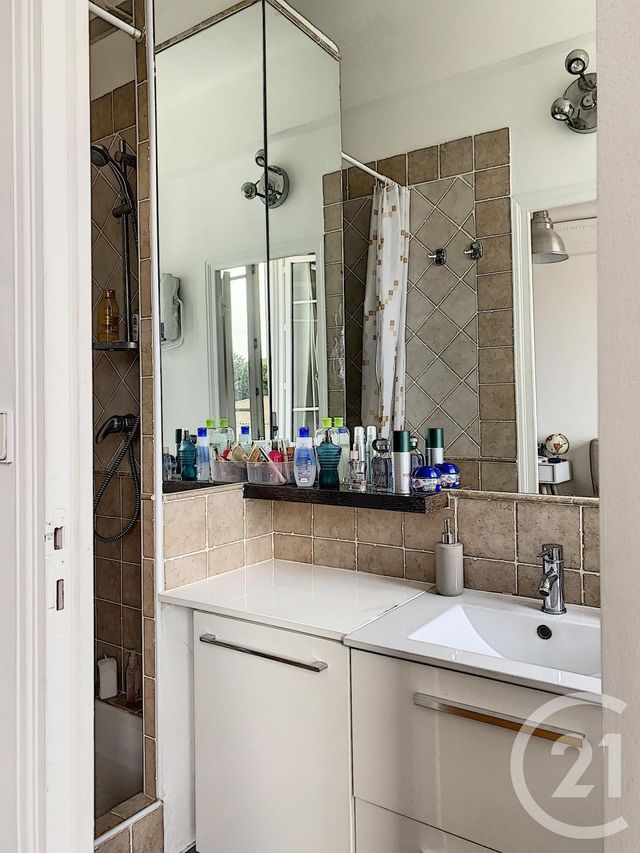 Appartement F2 à vendre - 2 pièces - 42.0 m2 - JUAN LES PINS - 06 - PROVENCE-ALPES-COTE-D-AZUR - Century 21 Liberté Appartement F2 à vendre - 2 pièces - 42.0 m2 - JUAN LES PINS - 06 - PROVENCE-ALPES-COTE-D-AZUR - Century 21 Liberté