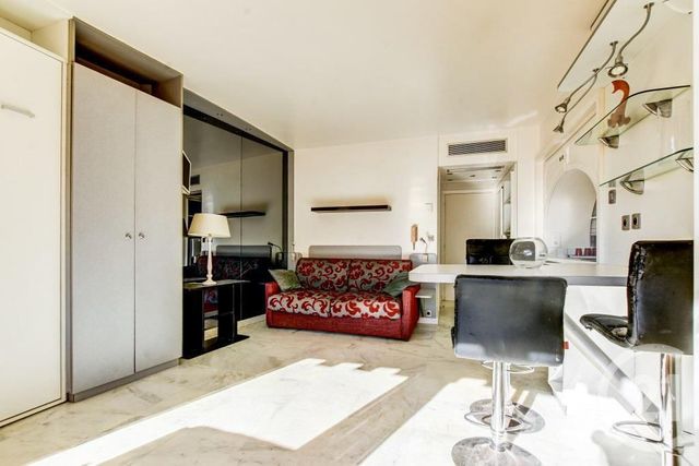 Afficher la photo en grand Appartement F1 à vendre - 1 pièce - 23.17 m2 - JUAN LES PINS - 06 - PROVENCE-ALPES-COTE-D-AZUR - Century 21 Liberté