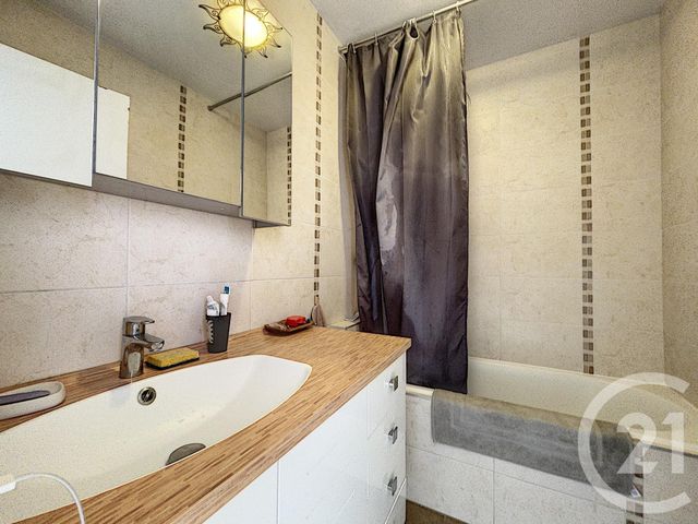 Afficher la photo en grand Appartement F3 à vendre - 3 pièces - 68.0 m2 - ANTIBES - 06 - PROVENCE-ALPES-COTE-D-AZUR - Century 21 Liberté