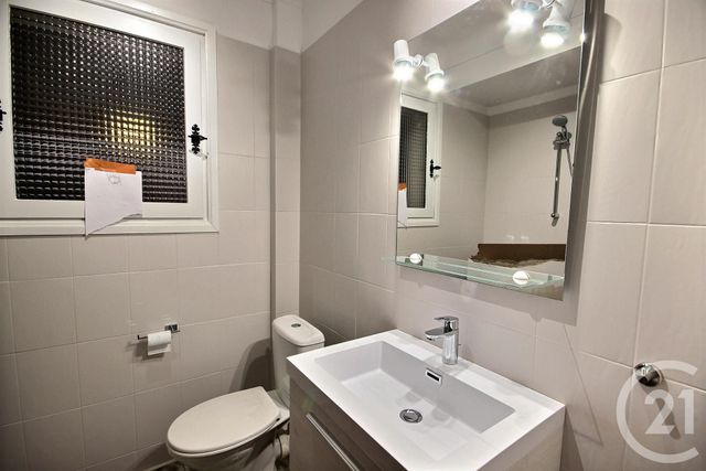 Afficher la photo en grand Appartement F3 à louer - 3 pièces - 46.7 m2 - ANTIBES - 06 - PROVENCE-ALPES-COTE-D-AZUR - Century 21 Liberté