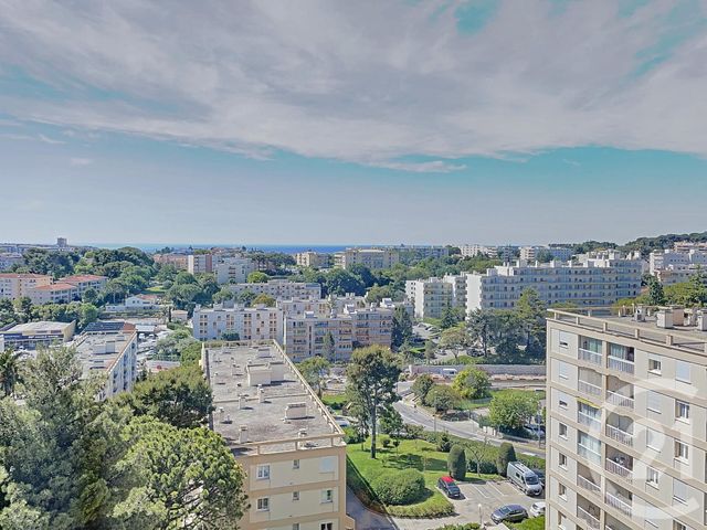 Appartement F3 à vendre - 3 pièces - 57.2 m2 - ANTIBES - 06 - PROVENCE-ALPES-COTE-D-AZUR - Century 21 Liberté Appartement F3 à vendre - 3 pièces - 57.2 m2 - ANTIBES - 06 - PROVENCE-ALPES-COTE-D-AZUR - Century 21 Liberté