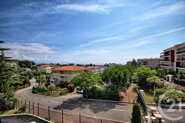 Appartement T2 à louer - 2 pièces - 42.5 m2 - ANTIBES - 06 - PROVENCE-ALPES-COTE-D-AZUR - Century 21 Liberté Appartement T2 à louer - 2 pièces - 42.5 m2 - ANTIBES - 06 - PROVENCE-ALPES-COTE-D-AZUR - Century 21 Liberté