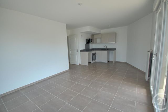 Appartement T2 à louer - 2 pièces - 42.5 m2 - ANTIBES - 06 - PROVENCE-ALPES-COTE-D-AZUR - Century 21 Liberté Appartement T2 à louer - 2 pièces - 42.5 m2 - ANTIBES - 06 - PROVENCE-ALPES-COTE-D-AZUR - Century 21 Liberté