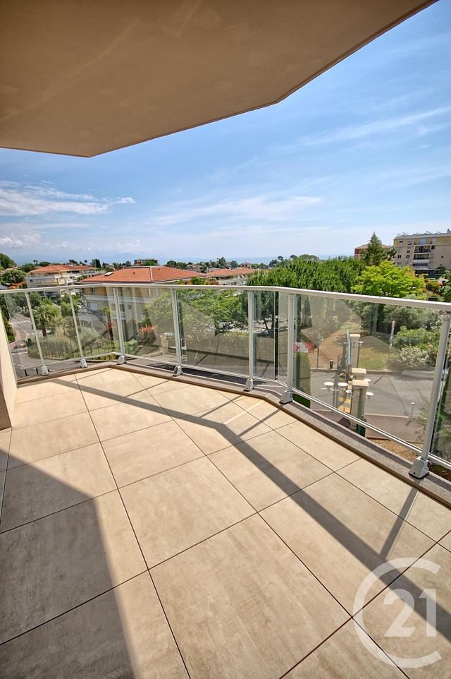 Appartement T2 à louer - 2 pièces - 42.5 m2 - ANTIBES - 06 - PROVENCE-ALPES-COTE-D-AZUR - Century 21 Liberté Appartement T2 à louer - 2 pièces - 42.5 m2 - ANTIBES - 06 - PROVENCE-ALPES-COTE-D-AZUR - Century 21 Liberté