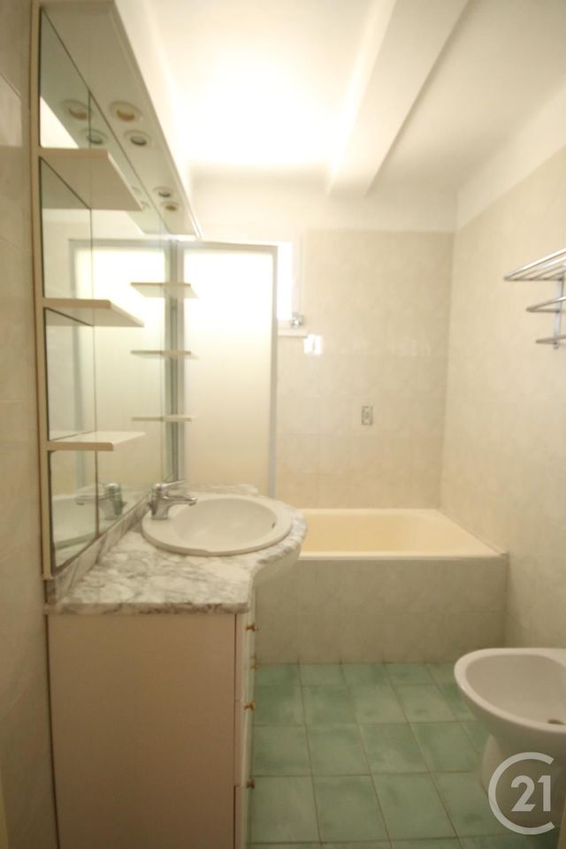 Afficher la photo en grand Appartement T3 à louer - 3 pièces - 51.4 m2 - VALLAURIS - 06 - PROVENCE-ALPES-COTE-D-AZUR - Century 21 Liberté