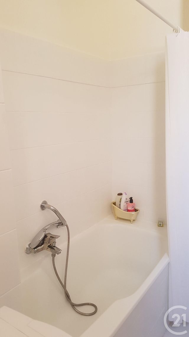 Afficher la photo en grand Appartement T2 à louer - 2 pièces - 32.6 m2 - LE GOLFE JUAN - 06 - PROVENCE-ALPES-COTE-D-AZUR - Century 21 Liberté