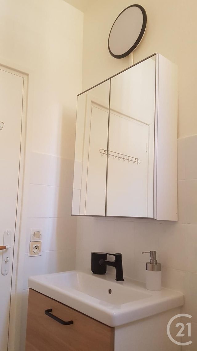 Afficher la photo en grand Appartement T2 à louer - 2 pièces - 32.6 m2 - LE GOLFE JUAN - 06 - PROVENCE-ALPES-COTE-D-AZUR - Century 21 Liberté