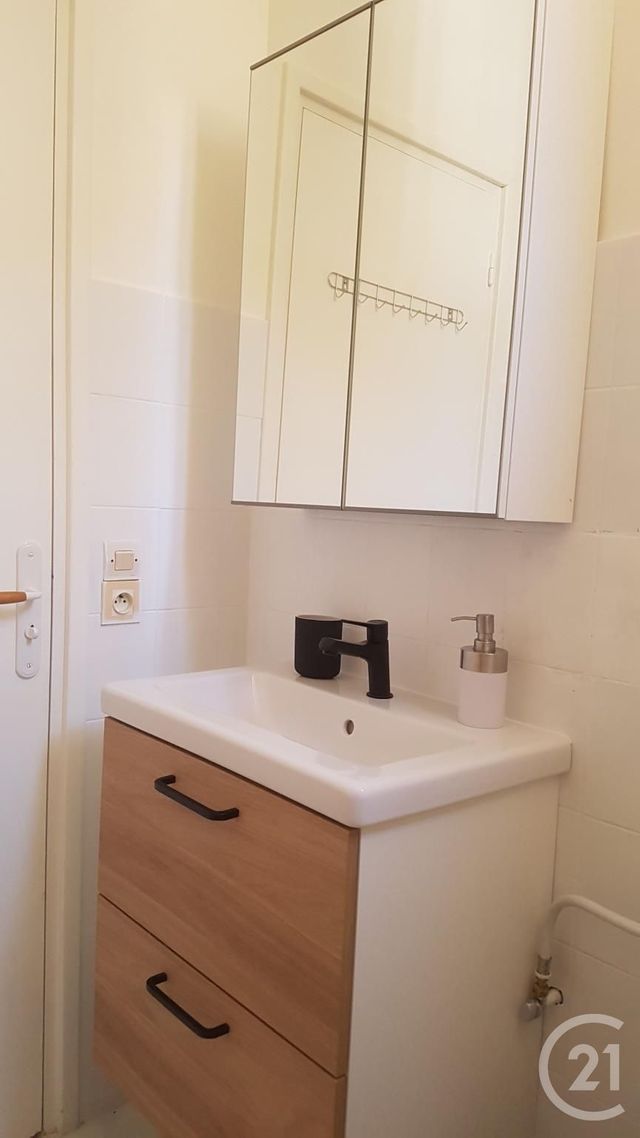 Afficher la photo en grand Appartement T2 à louer - 2 pièces - 32.6 m2 - LE GOLFE JUAN - 06 - PROVENCE-ALPES-COTE-D-AZUR - Century 21 Liberté