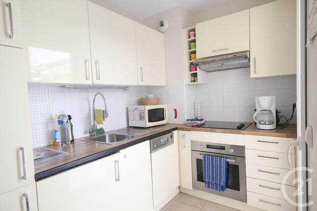 Appartement T3 à louer - 3 pièces - 51.25 m2 - ANTIBES - 06 - PROVENCE-ALPES-COTE-D-AZUR - Century 21 Liberté Appartement T3 à louer - 3 pièces - 51.25 m2 - ANTIBES - 06 - PROVENCE-ALPES-COTE-D-AZUR - Century 21 Liberté