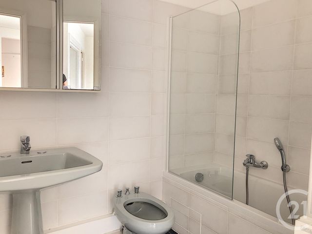 Appartement F3 à louer - 3 pièces - 85.0 m2 - JUAN LES PINS - 06 - PROVENCE-ALPES-COTE-D-AZUR - Century 21 Liberté Appartement F3 à louer - 3 pièces - 85.0 m2 - JUAN LES PINS - 06 - PROVENCE-ALPES-COTE-D-AZUR - Century 21 Liberté