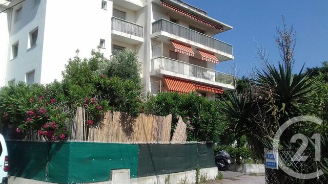 Afficher la photo en grand parking à louer - 9.0 m2 - ANTIBES - 06 - PROVENCE-ALPES-COTE-D-AZUR - Century 21 Liberté