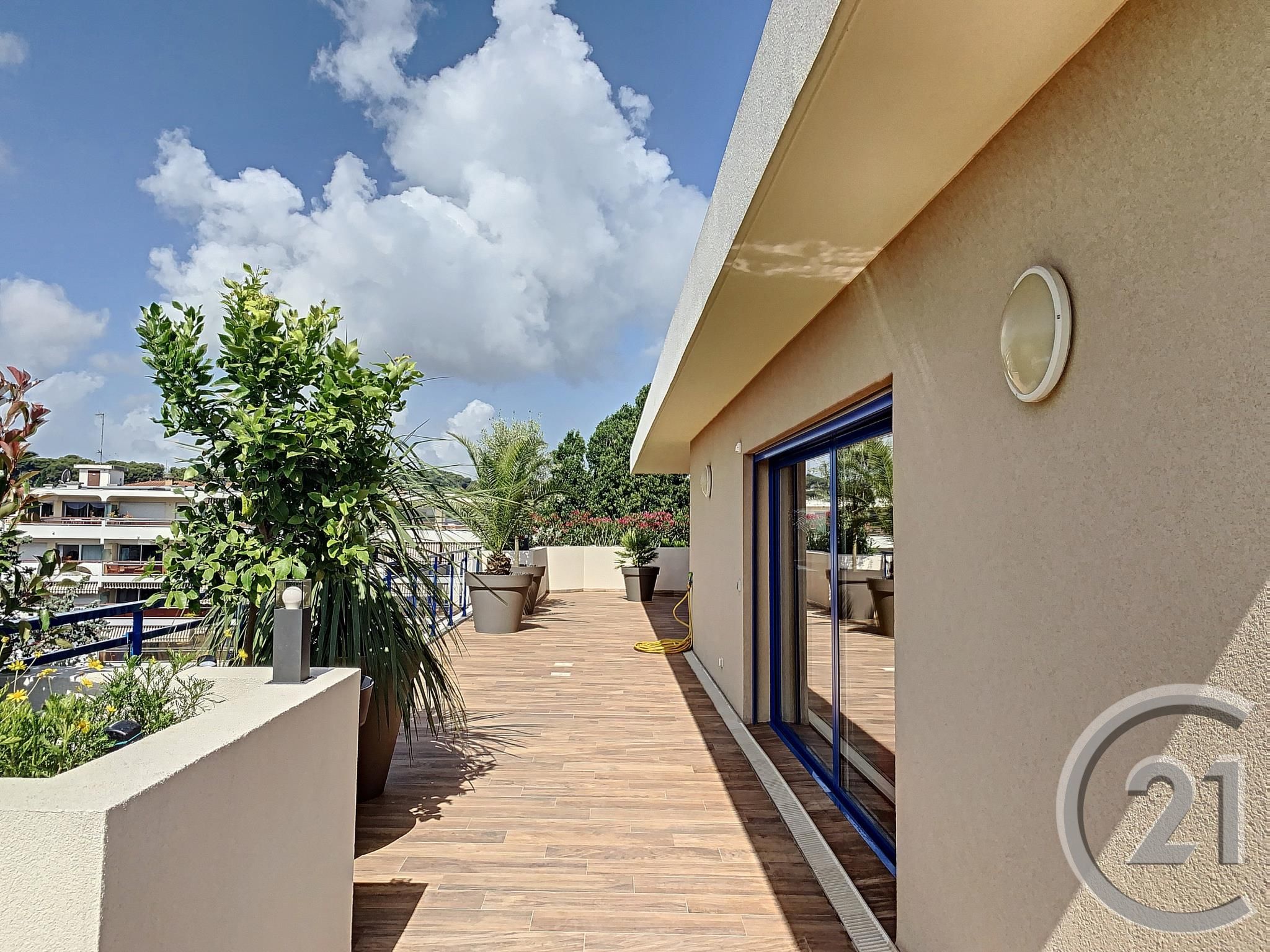 Appartement F4 à vendre  4 pièces  140.0 m2  ANTIBES  06  PROVENCE