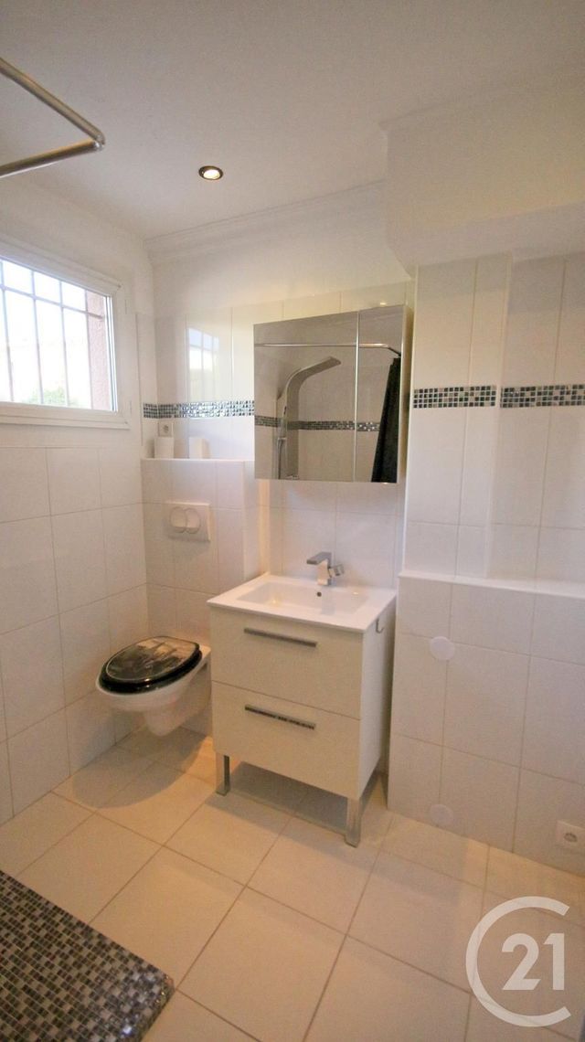 Afficher la photo en grand Appartement à louer - 2 pièces - 25.0 m2 - VALLAURIS - 06 - PROVENCE-ALPES-COTE-D-AZUR - Century 21 Liberté