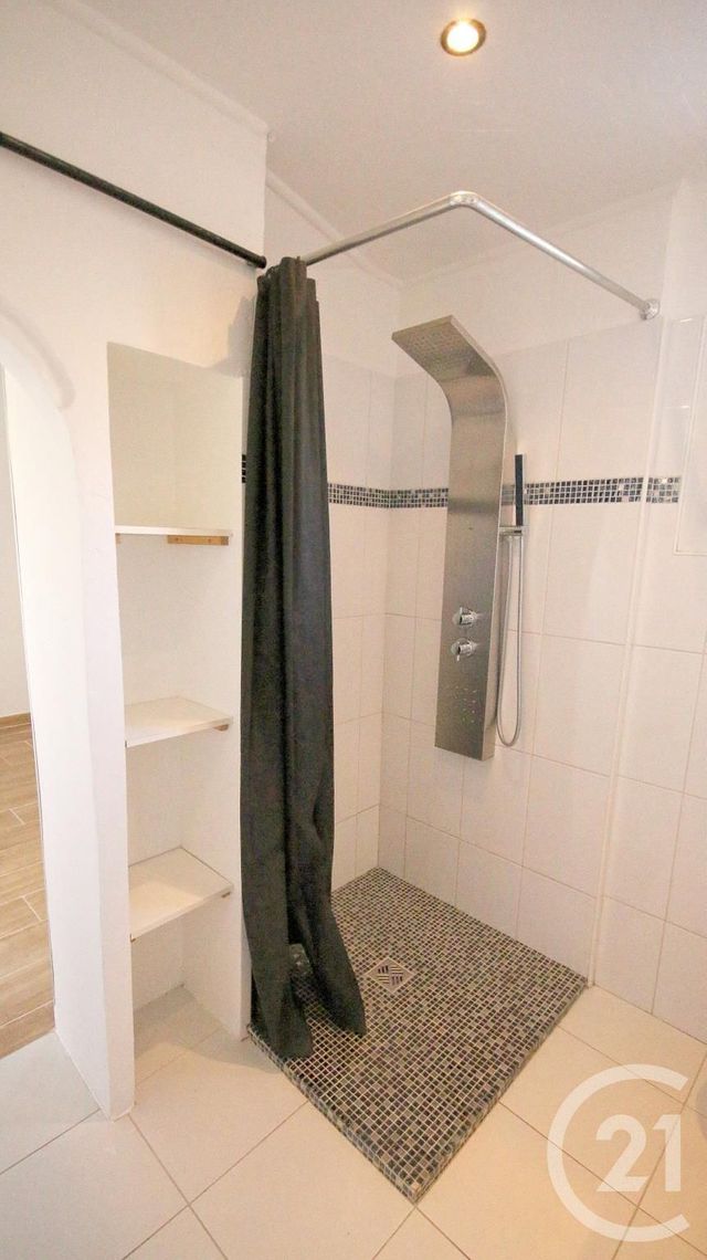 Afficher la photo en grand Appartement à louer - 2 pièces - 25.0 m2 - VALLAURIS - 06 - PROVENCE-ALPES-COTE-D-AZUR - Century 21 Liberté