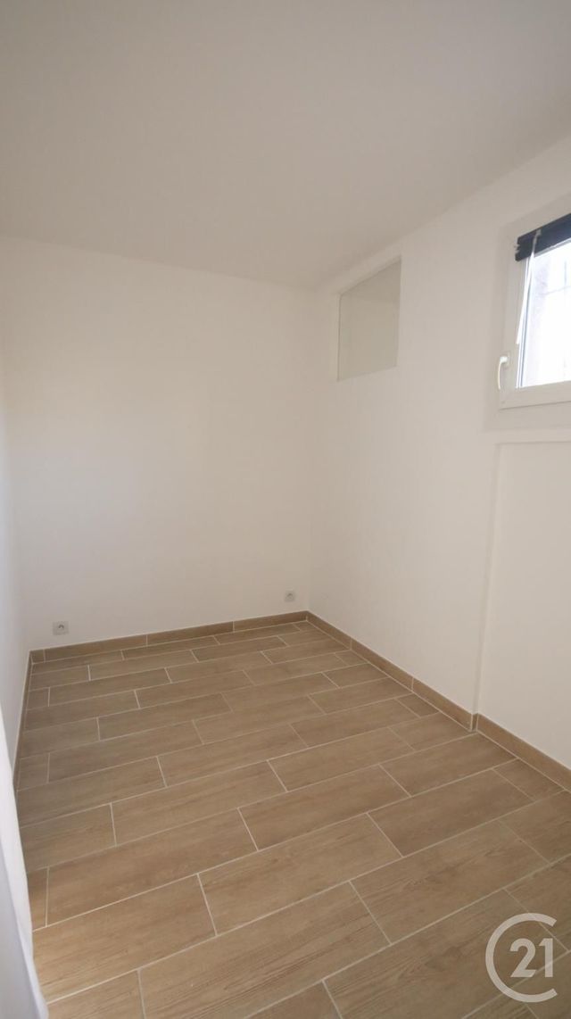 Afficher la photo en grand Appartement à louer - 2 pièces - 25.0 m2 - VALLAURIS - 06 - PROVENCE-ALPES-COTE-D-AZUR - Century 21 Liberté