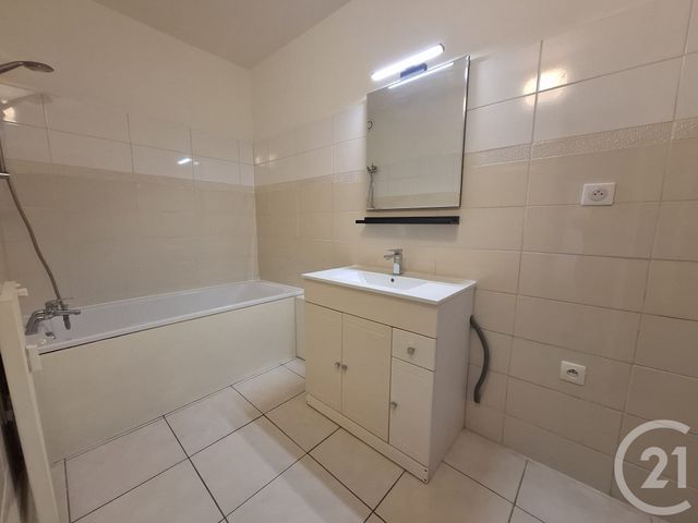 Appartement T3 à louer - 3 pièces - 63.89 m2 - VALLAURIS - 06 - PROVENCE-ALPES-COTE-D-AZUR - Century 21 Liberté
