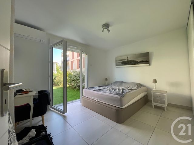 Afficher la photo en grand Appartement F2 à vendre - 2 pièces - 46.0 m2 - LE GOLFE JUAN - 06 - PROVENCE-ALPES-COTE-D-AZUR - Century 21 Liberté