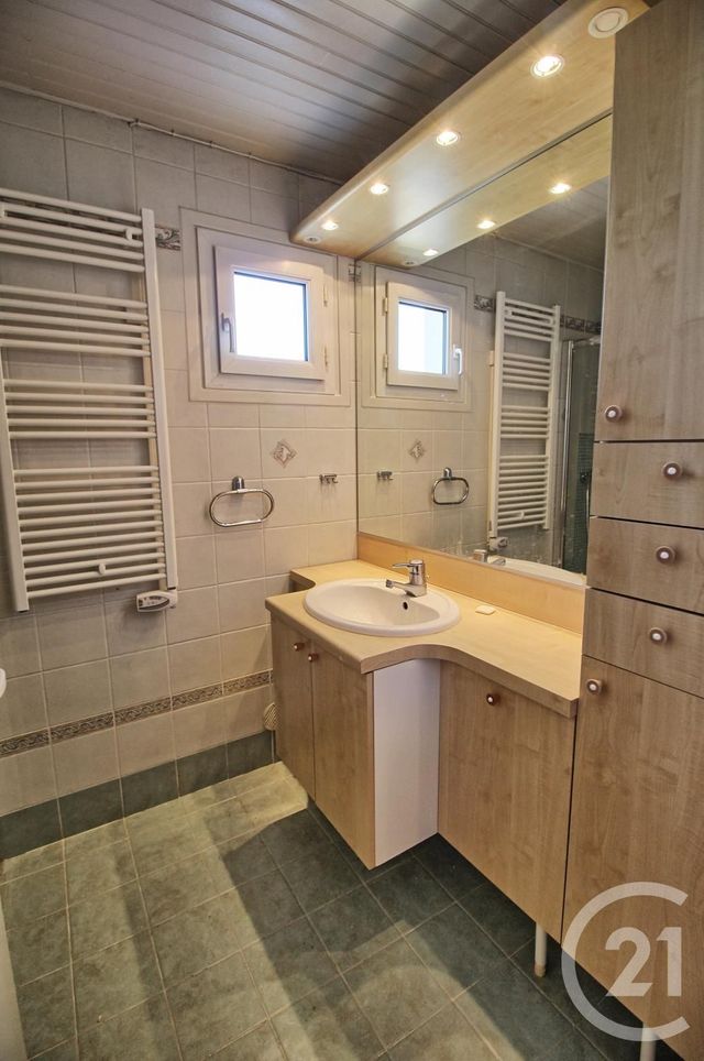 Appartement T4 à louer - 4 pièces - 91.39 m2 - VALLAURIS - 06 - PROVENCE-ALPES-COTE-D-AZUR - Century 21 Liberté