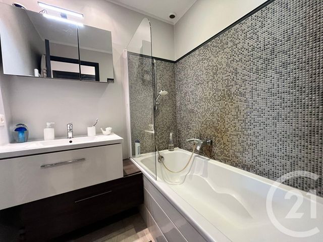 Appartement F1 bis à louer - 2 pièces - 33.3 m2 - MANDELIEU LA NAPOULE - 06 - PROVENCE-ALPES-COTE-D-AZUR - Century 21 Liberté