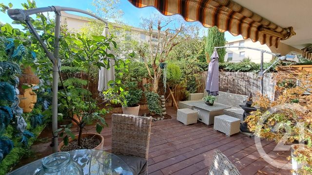 Appartement F1 bis à louer - 2 pièces - 33.3 m2 - MANDELIEU LA NAPOULE - 06 - PROVENCE-ALPES-COTE-D-AZUR - Century 21 Liberté