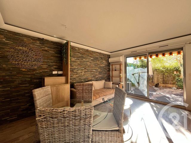 Appartement F1 bis à louer - 2 pièces - 33.3 m2 - MANDELIEU LA NAPOULE - 06 - PROVENCE-ALPES-COTE-D-AZUR - Century 21 Liberté