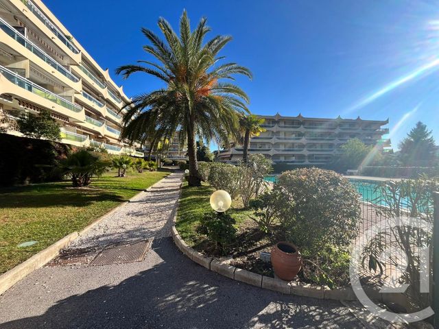 Appartement F1 bis à louer - 2 pièces - 33.3 m2 - MANDELIEU LA NAPOULE - 06 - PROVENCE-ALPES-COTE-D-AZUR - Century 21 Liberté
