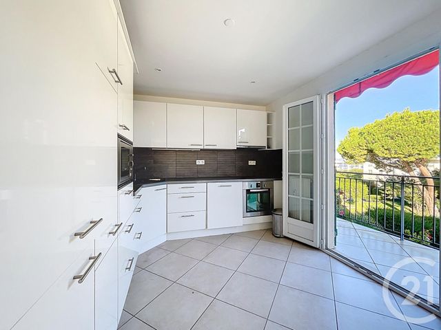 Afficher la photo en grand Appartement F3 à vendre - 3 pièces - 81.0 m2 - ANTIBES - 06 - PROVENCE-ALPES-COTE-D-AZUR - Century 21 Liberté