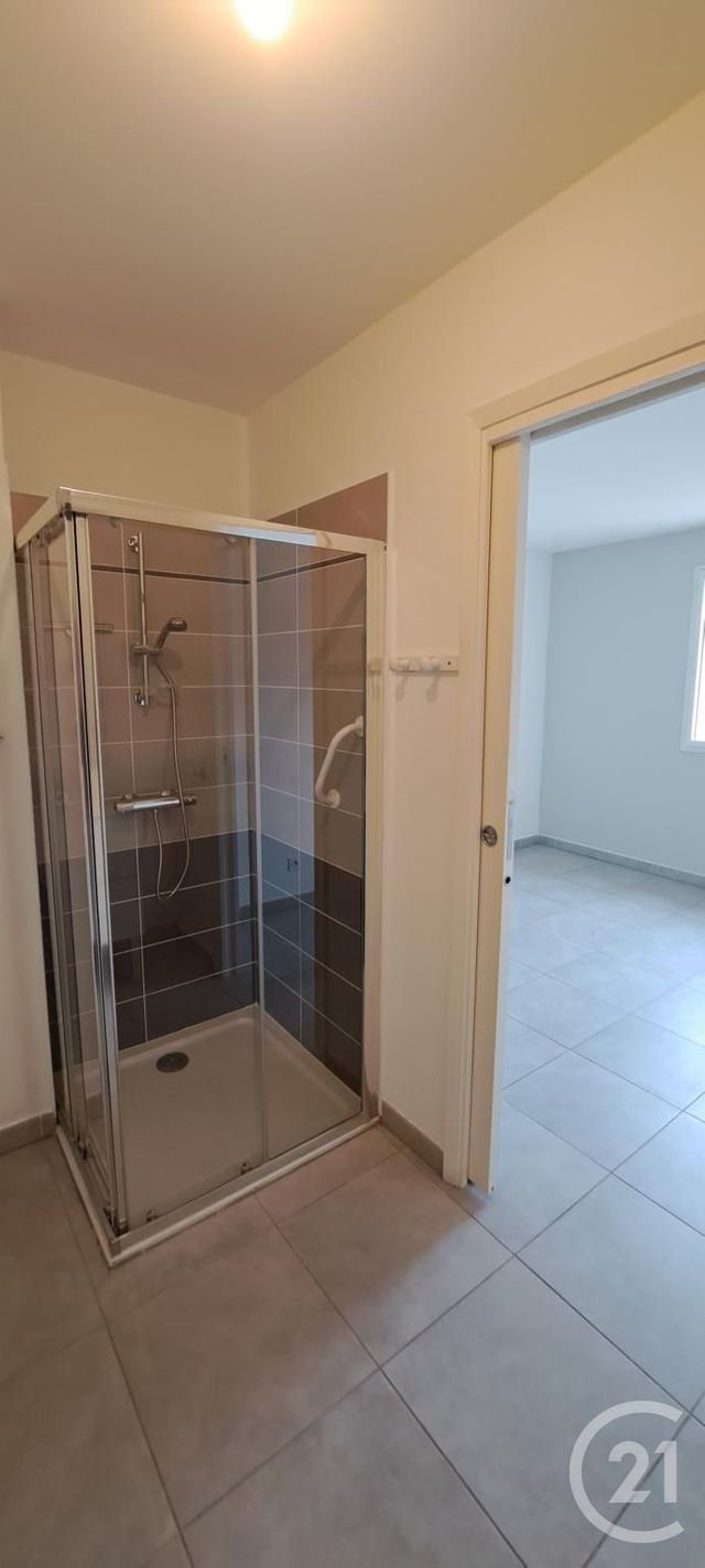 Appartement T2 à louer - 2 pièces - 46.94 m2 - VALLAURIS - 06 - PROVENCE-ALPES-COTE-D-AZUR - Century 21 Liberté