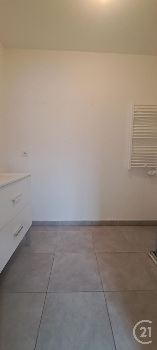 Appartement T2 à louer - 2 pièces - 46.94 m2 - VALLAURIS - 06 - PROVENCE-ALPES-COTE-D-AZUR - Century 21 Liberté