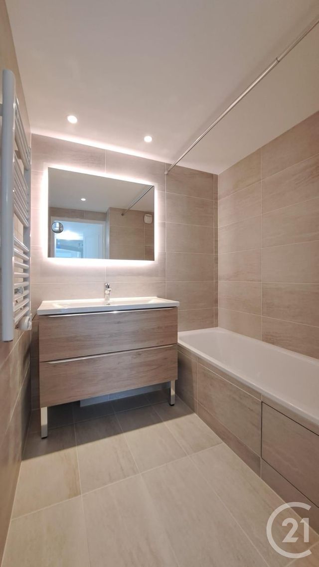 Appartement T3 à louer - 3 pièces - 66.8 m2 - ANTIBES - 06 - PROVENCE-ALPES-COTE-D-AZUR - Century 21 Liberté