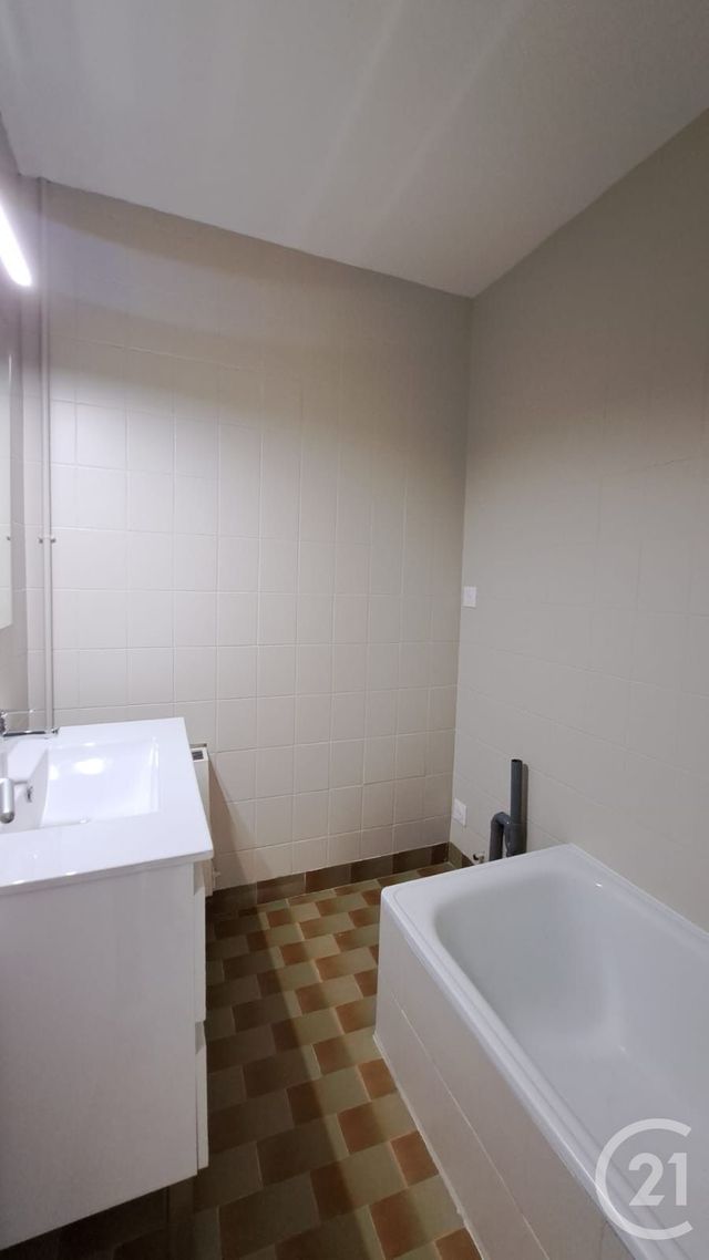 Appartement T3 à louer - 3 pièces - 56.5 m2 - ANTIBES - 06 - PROVENCE-ALPES-COTE-D-AZUR - Century 21 Liberté