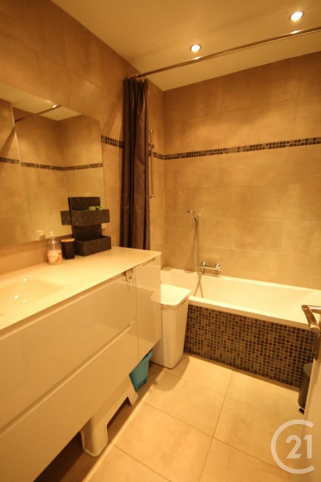 Appartement T3 à louer - 3 pièces - 62.43 m2 - VALLAURIS - 06 - PROVENCE-ALPES-COTE-D-AZUR - Century 21 Liberté