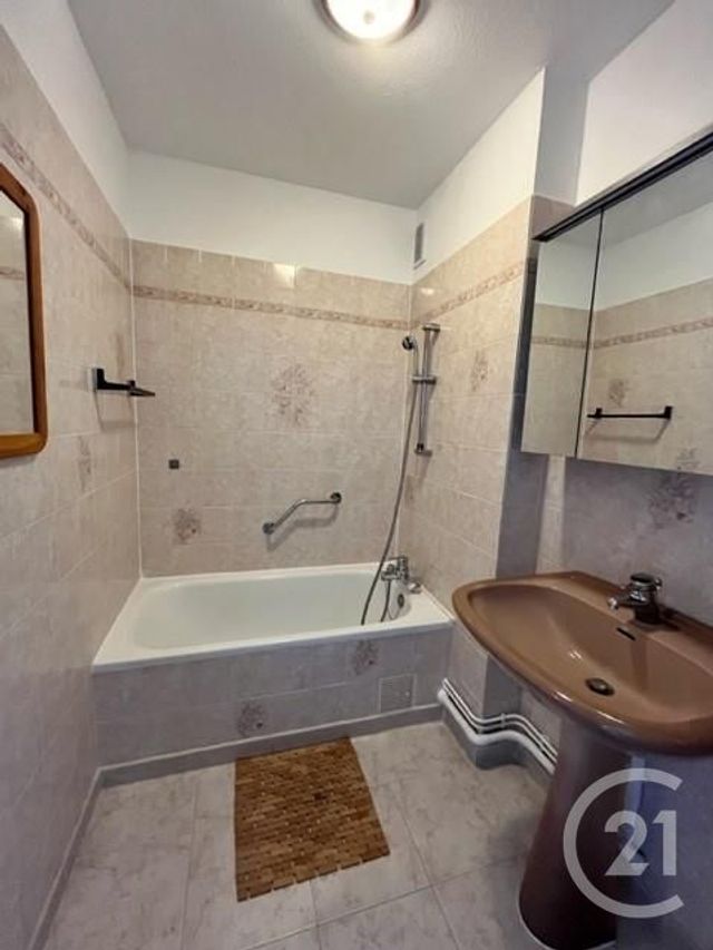 Appartement T2 à louer - 2 pièces - 57.44 m2 - VALLAURIS - 06 - PROVENCE-ALPES-COTE-D-AZUR - Century 21 Liberté