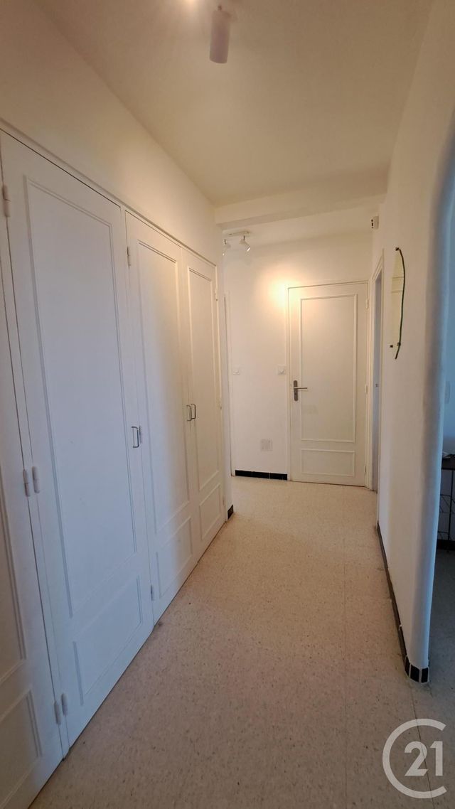 Appartement T2 à louer - 2 pièces - 57.44 m2 - VALLAURIS - 06 - PROVENCE-ALPES-COTE-D-AZUR - Century 21 Liberté