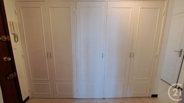Appartement T2 à louer - 2 pièces - 57.44 m2 - VALLAURIS - 06 - PROVENCE-ALPES-COTE-D-AZUR - Century 21 Liberté