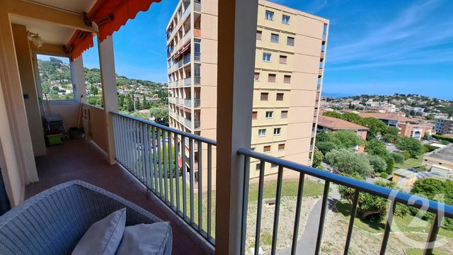 Appartement T2 à louer - 2 pièces - 57.44 m2 - VALLAURIS - 06 - PROVENCE-ALPES-COTE-D-AZUR - Century 21 Liberté