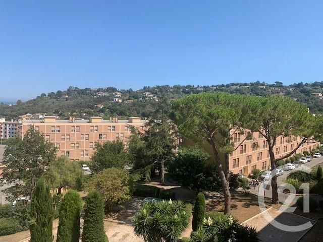 Appartement T2 à louer - 2 pièces - 57.44 m2 - VALLAURIS - 06 - PROVENCE-ALPES-COTE-D-AZUR - Century 21 Liberté
