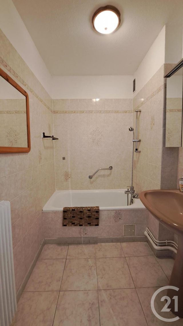 Appartement T2 à louer - 2 pièces - 57.44 m2 - VALLAURIS - 06 - PROVENCE-ALPES-COTE-D-AZUR - Century 21 Liberté