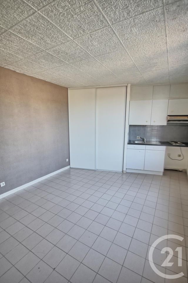 Appartement T2 à louer - 2 pièces - 28.2 m2 - VALLAURIS - 06 - PROVENCE-ALPES-COTE-D-AZUR - Century 21 Liberté