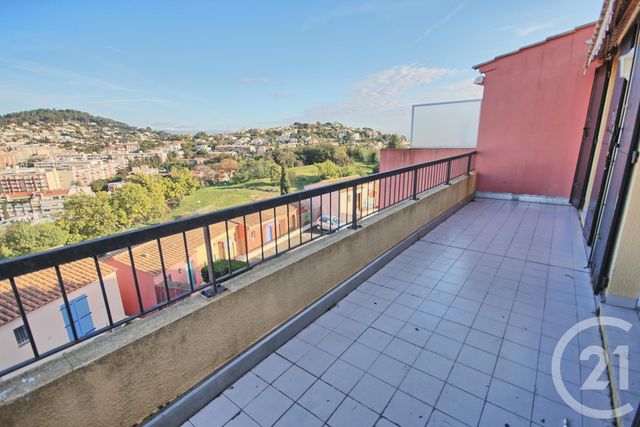 Appartement T2 à louer - 2 pièces - 28.2 m2 - VALLAURIS - 06 - PROVENCE-ALPES-COTE-D-AZUR - Century 21 Liberté