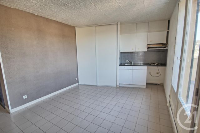 Appartement T2 à louer - 2 pièces - 28.2 m2 - VALLAURIS - 06 - PROVENCE-ALPES-COTE-D-AZUR - Century 21 Liberté