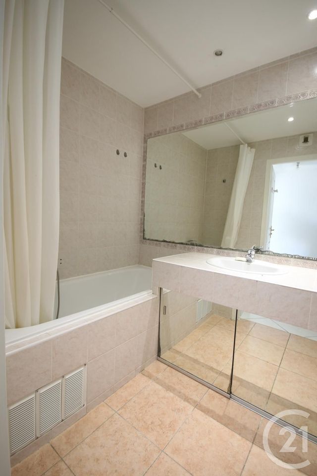 Appartement T3 à louer - 3 pièces - 63.62 m2 - JUAN LES PINS - 06 - PROVENCE-ALPES-COTE-D-AZUR - Century 21 Liberté