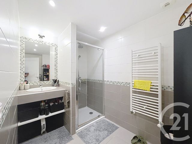 Appartement F2 à vendre - 2 pièces - 41.0 m2 - VALLAURIS - 06 - PROVENCE-ALPES-COTE-D-AZUR - Century 21 Liberté