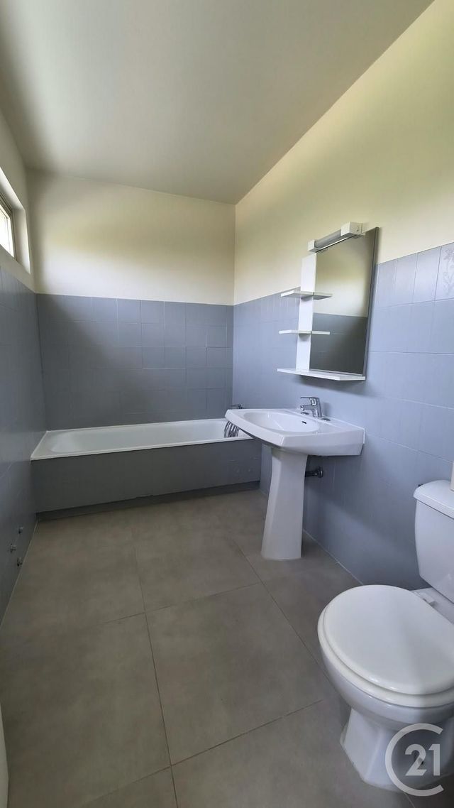 Appartement T3 à louer - 3 pièces - 76.6 m2 - ANTIBES - 06 - PROVENCE-ALPES-COTE-D-AZUR - Century 21 Liberté