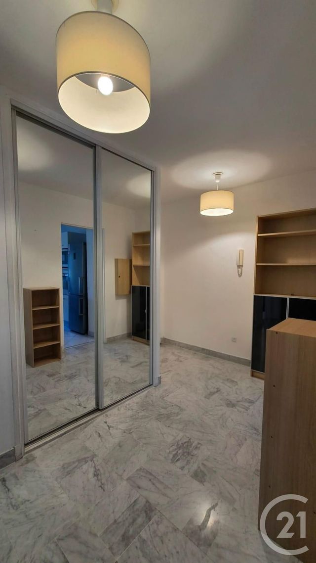 Appartement T3 à louer - 3 pièces - 66.67 m2 - VALLAURIS - 06 - PROVENCE-ALPES-COTE-D-AZUR - Century 21 Liberté