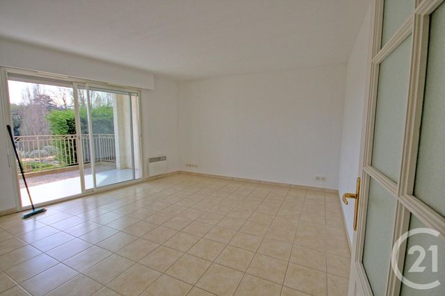 Afficher la photo en grand Appartement F2 à vendre - 2 pièces - 41.15 m2 - LE GOLFE JUAN - 06 - PROVENCE-ALPES-COTE-D-AZUR - Century 21 Liberté