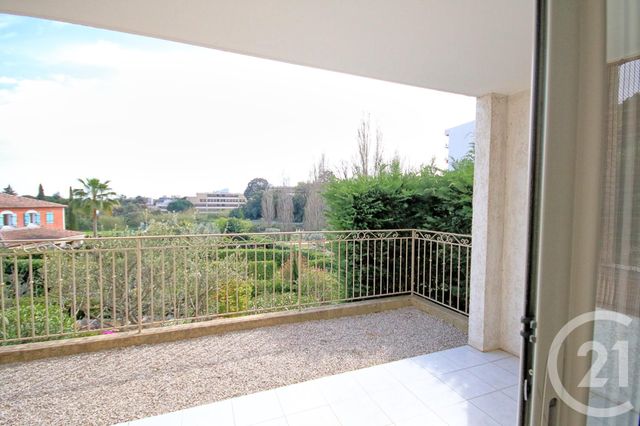 Afficher la photo en grand Appartement F2 à vendre - 2 pièces - 41.15 m2 - LE GOLFE JUAN - 06 - PROVENCE-ALPES-COTE-D-AZUR - Century 21 Liberté